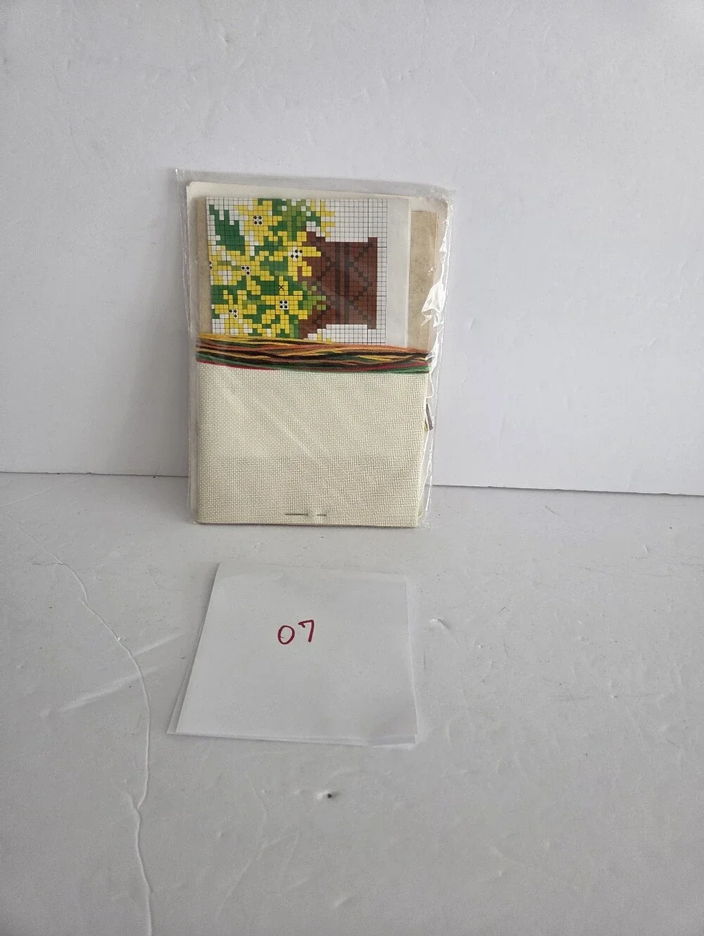 Jiffy Stitchery Miniature Collection 'Daisy Basket, Poppy Basket'